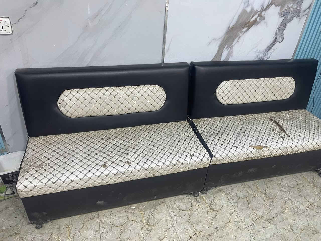 فاترينه سعر 35ومرايه سعر145 وكرسي حلاقه سعر 345 وتخم عدد2 سعر 80 تواصل خاص وهذا رقمي***********
