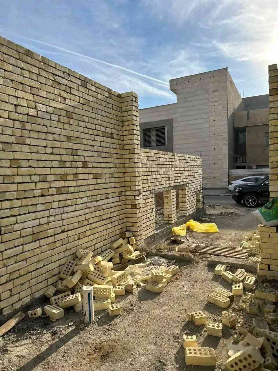 السلام عليكم خلفه بناء بلوك طابوق شغل درجة أولى نشتغل كذالك تشميع بتلوات صب أراضيه ولبخ شغل مرتب ***********
