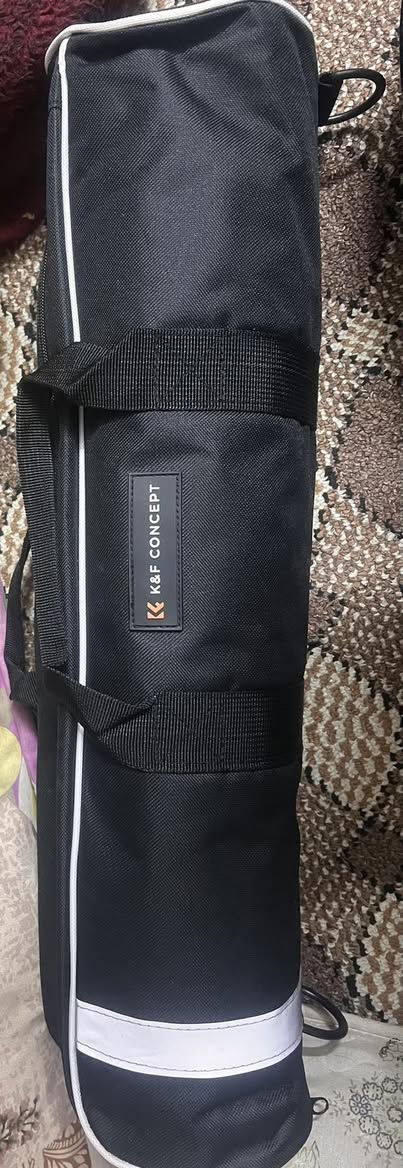 هذا المنتج عبارة عن قاعدة تسوية للكاميرا أو رأس حامل ثلاثي القوائم من K&F Concept.
المميزات: تم تصميمها لتوفير ثبات مثالي وتعديل دقيق للتصوير بزاوية 360 درجة. 
التصميم: تتميز برأس هيدروليكي أو نظام تسوية ثلاثي العجلات لضبط الزوايا بدقة. 
الاستخدام: مثالية لتصوير الماكرو والمناظر البانورامية.


**إذا كنت صاحب هذا الإعلان وتريد حذفه لأي سبب، رجاءا أرسل رسالة إلى الدعم الفني**