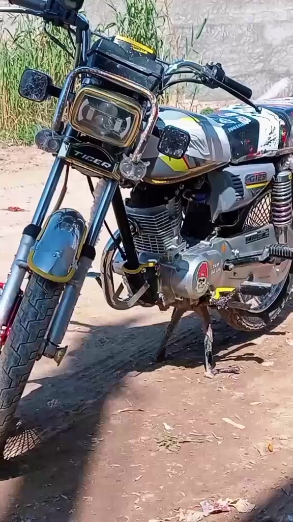 سلام عليكم دراجه للبيع موديل 2024 دراج شلع فول مكف
وله من التاير للتاير الشراي يتصل ع ***********
