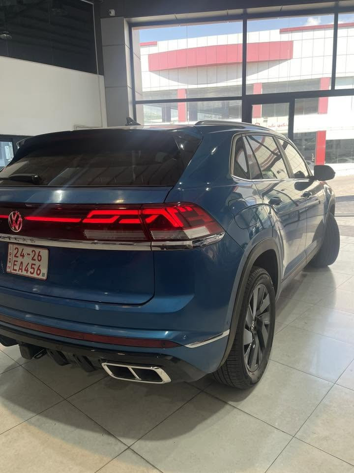 🚙🔥 بۆ فرۆشتن | Volkswagen Atlas Cross Sport 2024 SE with Technology | 4MOTION AWD 🔥🚙
کوردی/عربي

دەرفەتێکی ناوازە بۆ خاوەنداریکردنی یەکێک لە جوانترین ئۆتۆمبێلەکانی SUVی وەرزشی و خێزانی لە بازاڕدا، بە دیزاینێکی مۆدێرن، تایبەتمەندی پێشکەوتوو، و ئەدایەکی بەهێز لەگەڵ سیستمی پاڵنەری چوار تایە (دەبڵ ئەکسل).

📍 **شوێن:** دهۆک

🔹 **مۆدێل:** Volkswagen Atlas Cross Sport 2024
🔹 **فئە (صنف):** SE with Technology
🔹 **سیستمی پاڵنەر:** 4MOTION AWD (دفع رباعي)
🔹 **ڕەنگی دەرەوە:** شین
🔹 **ڕەنگی ناوەوە:** زەرد و ڕەش
🔹 **ڕۆیشتوو (مایل):** تەنها 12,000 مایل

⚙️ ئەدا و بزوێنەر:

 * **بزوێنەر:** 2.0 TSI Turbo
 * **هێزی بزوێنەر:** 269 ئەسپ
 * **عەزم (زەبر):** 370 نیوتن مەتر
 * **گێڕ:** ئۆتۆماتیک 8 خێرایی
 * جێگیری و کۆنترۆڵێکی نایاب لەسەر ڕێگا خێراکان و ڕێگا سەختەکان
 * بەکاربردنی سووتەمەنی ئابووریانە بە بەراورد بە قەبارە و ئەدای ئۆتۆمبێلەکە.

🌟 دیارترین تایبەتمەندییەکان:

 * فتحە و سەقفی پانۆراما
 * شاشەی گەورەی زانیاری و کات بەسەربردن
 * سیستمی Apple CarPlay و Android Auto بەبێ وایەر
 * شەحنکەرەوەی بێوایەری مۆبایل (Wireless Charger)
 * کارپێکردن لە دوورەوە (شەخاڵ)
 * بەسمەی دەرگا و کارپێکردنی زیرەک
 * سندوقی دواوەی کارەبایی (جاک)
 * کوشنەکانی پێشەوە گەرمکەرەوە (هیتر)
 * فێنککەرەوەی (مكيف) ئۆتۆماتیکی دوو ناوچەیی
 * ویلی وەرزشی ئەسڵی
 * ڕووناکی تەواوی LED لە پێشەوە و دواوە

🛡️ سیستمی سەلامەتی و یارمەتیدەری شۆفێر:

 * ڕاداری پێشەوە و کۆنترۆڵی خێرایی گونجاو (Adaptive Cruise Control)
 * سیستمی هێشتنەوەی ئۆتۆمبێل لەناو هێڵی شەقام (Lane Assist)
 * سیستمی چاودێری خاڵی کوێر (نقطه عمیاء)
 * ئاگادارکردنەوەی پێکدادانی پێشەوە لەگەڵ برێکی ئۆتۆماتیکی لە کاتی فریاکەوتندا
 * هەستەوەر (حەس those) و کامێرای دواوە
 * ئاگادارکردنەوەی هاتنی ئۆتۆمبێل لە دواوە لە کاتی گەڕانەوەدا
 * سیستمی چاودێری پەستانی تایەکان

📌 تێبینییەکی گرنگ:

ئۆتۆمبێلەکە لە دۆخێکی زۆر نایابدایە، تەنها **دەرگای سندوقی دواوەی (Tailgate) بۆیاخە** بەهۆی زەبرێکی پێشوو، و هیچ بۆیاخێکی تری نییە لە جەستەیدا (شاسی و ئێرباگ بە شەرت).
ئۆتۆمبێلێک کە لە نێوان لوکس، کرداری بوون، فراوانی، و تەکنەلۆژیای مۆدێرندا کۆدەبێتەوە، و هەڵبژاردنێکی نایابە بۆ خێزان یان بۆ هەر کەسێک کە بەدوای SUVیەکی وەرزشی فول مواسەفات و کەم ڕۆیشتوودا دەگەڕێت.

📞 **بۆ کڕیاری ڕاستەقینە، ئۆتۆمبێلەکە ئامادەیە بۆ پشکنین و بینین لە دهۆک.**

نرخ: ٣١،٠٠٠$ و معامەلە

بو زانیاری زیاتر: ***********

عربي:-

🚙🔥 للبيع | Volkswagen Atlas Cross Sport 2024 SE with Technology | 4MOTION AWD 🔥🚙

فرصة مميزة لامتلاك واحدة من أجمل سيارات الـ SUV الرياضية والعائلية في السوق، بتصميم عصري، مواصفات متطورة، وأداء قوي مع دفع رباعي حقيقي.

📍 الموقع: دهوك

🔹 الموديل: Volkswagen Atlas Cross Sport 2024
🔹 الفئة: SE with Technology
🔹 نظام الدفع: 4MOTION AWD (دفع رباعي)
🔹 اللون الخارجي: أزرق
🔹 اللون الداخلي: أصفر وأسود
🔹 الممشى: 12,000 ميل فقط

⚙️ الأداء والمحرك:
✔ محرك 2.0 TSI Turbo
✔ قوة 269 حصان
✔ عزم دوران 370 نيوتن متر
✔ ناقل حركة أوتوماتيكي 8 سرعات
✔ ثبات وتحكم ممتاز على الطرق السريعة والوعرة
✔ استهلاك وقود اقتصادي مقارنة بحجم السيارة وأدائها

🌟 أبرز المواصفات:
✔ فتحة سقف بانورامية
✔ شاشة معلومات وترفيه كبيرة
✔ Apple CarPlay و Android Auto لاسلكي
✔ شاحن لاسلكي للهاتف
✔ تشغيل عن بُعد
✔ دخول وتشغيل ذكي بدون مفتاح
✔ باب خلفي كهربائي
✔ مقاعد أمامية مدفأة
✔ مكيف أوتوماتيكي ثنائي المناطق
✔ جنوط رياضية أصلية
✔ إضاءة LED كاملة أمامية وخلفية

🛡️ أنظمة السلامة والمساعدة:
✔ مثبت سرعة متكيف (Adaptive Cruise Control)
✔ نظام المحافظة على المسار
✔ مراقبة النقطة العمياء
✔ التحذير من التصادم الأمامي مع الكبح التلقائي
✔ حساسات وكاميرا خلفية
✔ تنبيه حركة المرور الخلفية
✔ نظام مراقبة ضغط الإطارات

📌 ملاحظة مهمة:
السيارة بحالة ممتازة جداً، وتم صبغ باب الصندوق الخلفي (Tailgate) فقط نتيجة ضرر سابق، ولا توجد أعمال صبغ أخرى في الهيكل.

سيارة تجمع بين الفخامة، العملية، الرحابة، والتكنولوجيا الحديثة، وتعتبر خياراً ممتازاً للعائلة أو لمن يبحث عن SUV رياضية بمواصفات عالية وممشى قليل.

📞 للجادين فقط، السيارة جاهزة للفحص والمعاينة في دهوك.

سعر: ٣١،٠٠٠$ و مجال

للاستفسار: ***********

#Atlas #Cross #Iraq #SUV #Car #Kurdistan

