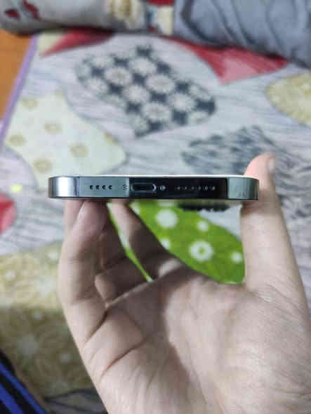 السلام عليكم 
ايفون ١٣ برو ماكس نضيف كلش ما مفتوح ولا مبدل 
بطاريه ٨٤ ما معلاياه جهاز كله نضيف 
سعر ٧٥٠ وبيه مجال 
مكان ناصريه مركز 
***********
