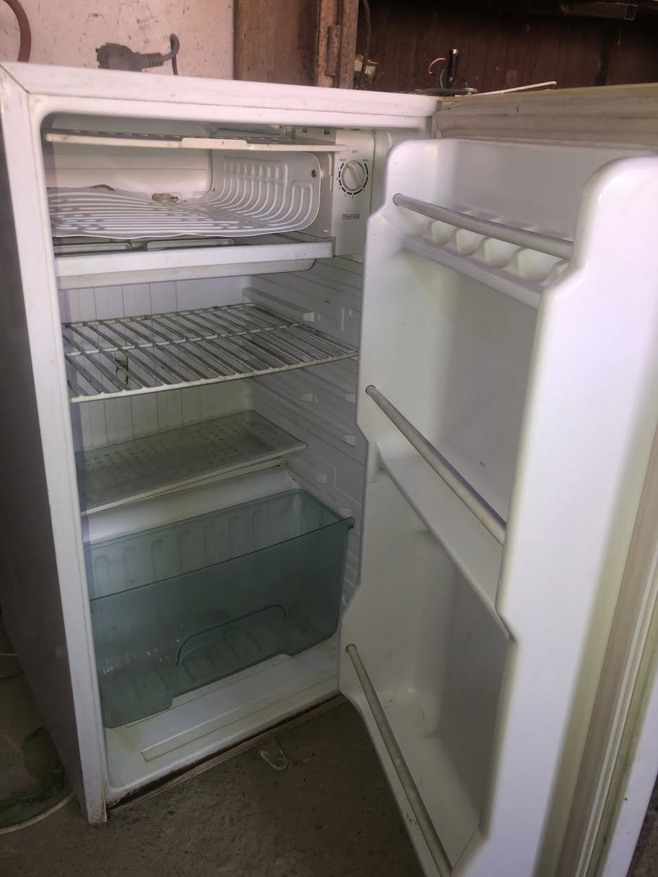 ثلاجه حجم صغير مال غرفه شرط شغل ونظيفه سعره ٦٠ وبيه مجال


**إذا كنت صاحب هذا الإعلان وتريد حذفه لأي سبب، رجاءا أرسل رسالة إلى الدعم الفني**