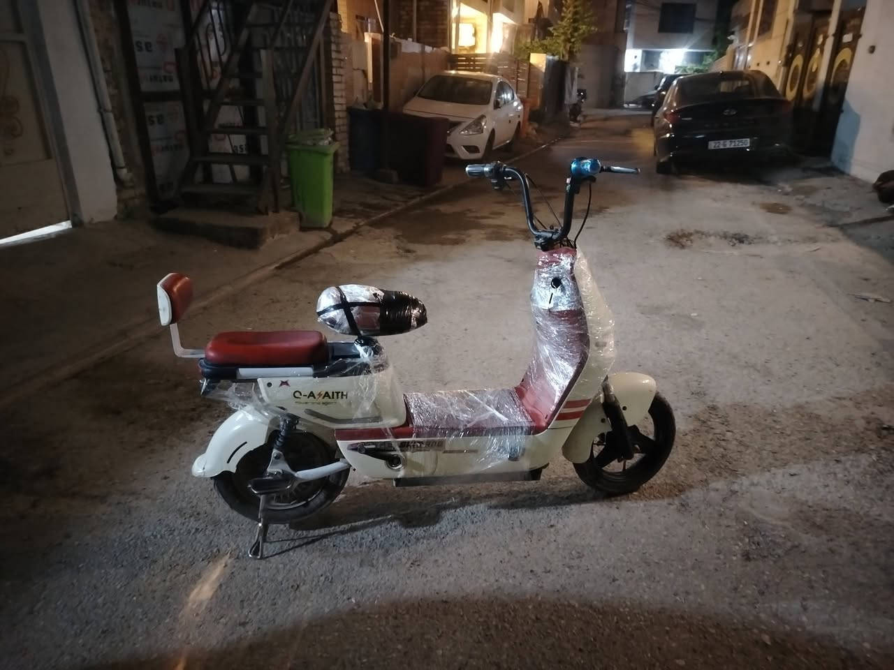 دراجة شحن حجم 14 كلاسك بطاريات جديدة تيارت جديدة بريكات شديت جديد فقطة ضربات بسية في الجاملغات عطله العقل المسؤال عن الهورن والاشارة والضوء شايلة السعر دك علية بيك خير وتدلل ***********
