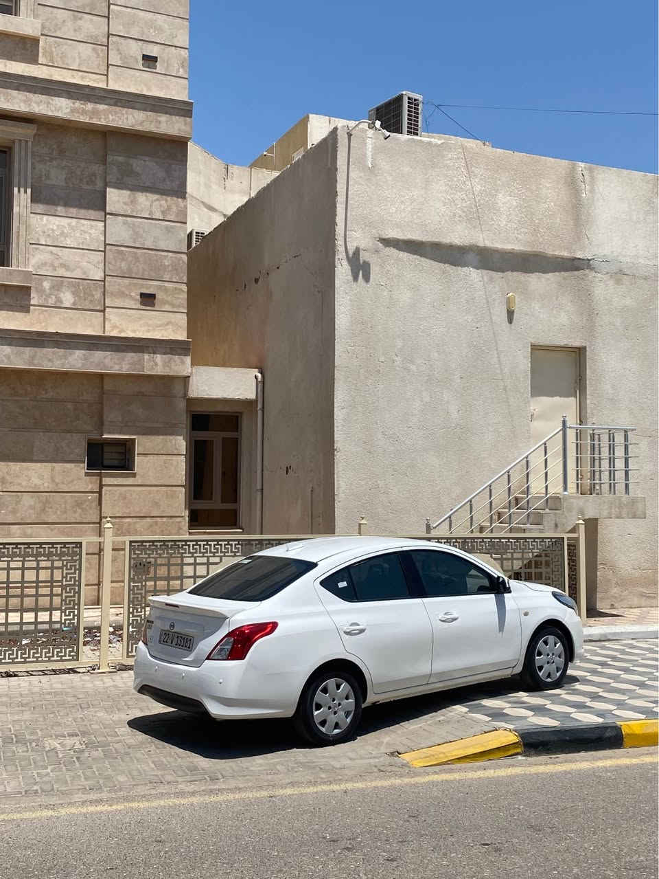 سلام عليكم للبيع نيسان صني موديل 24طالعه بل 25ماشيه 44بسم شركه الاعتماد سنويه لل30بيه مدكر وبنيد شوي واصل تصليح للغد شوي ولمدكر ثاني بارد وخسفه وره بل باب وره سايق كلش خفيفه سياره كلشي ع لبلاد وجديد سياره جاهزه كلش السعر ب106وبيه مجال قليل الشراي يتصل *********** عنواني البصره الزبير البصرة, العراق
