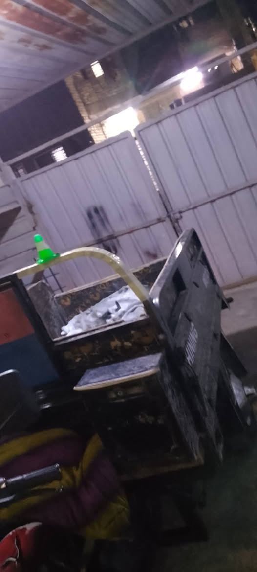 السلام عليكم ستوته للبيع موديل 22 ستوته نظيفه نظافه 100% سته اوراق وصولي مكان بغداد البلديات رقم الهاتف ***********
