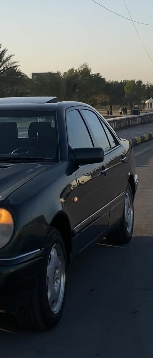 Mercedes-Benz 
الموديل/ 1996 
المحرك/  خراطيم v6 
E320 
رقمها بغداد (مشروع وطني)  
كفالة كير ومكينة 
السياره بلاد فقط البنيد جارد 
وناقصة تعمير بسيط 
السعر : 72  ورقة وبيها مجال 
للاستفسار: *********** 
المكان / كوت - واسط

