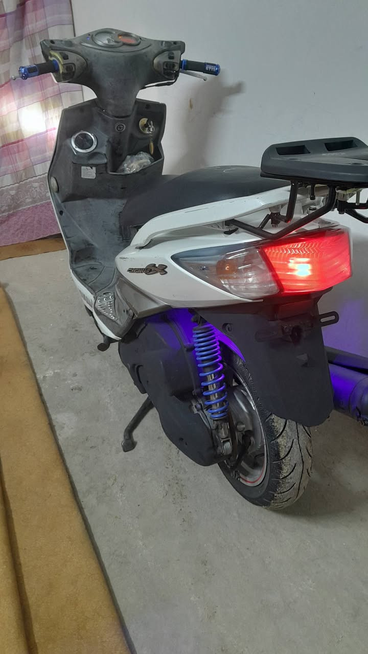 سكنس فحل دراجه برغي ماعوزها كهربائيات كلها شغاله نكره سلف دراجه احله من الصور 
السعر ٧٠٠ ***********
