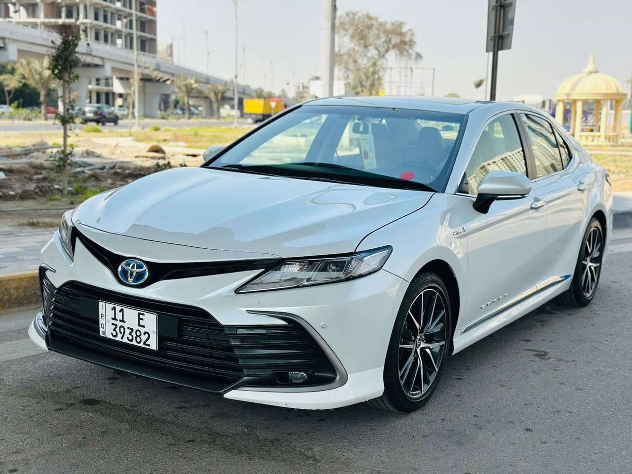 تويوتا كامري هايبرد 2024 GLE 
مكفوله كفاله عامه من بارد ومن صبغ ومن كلشي
 مرقم بغداد سعودي عبداللطيف جميل 
 خليجي  
 موديل 2024
 حجم المحرك 4Cylinder 2.5L 
مرتبط بناقل حركة أوتوماتيك 
 بقوة 226 حصان 
 فتحه سقف 
مفتاح التشغيل بصمة
 دفع ثنائي FWD 
  اريل نفكيتر 
حساسات أمامية 
حساسات خلفية 
لايت زينون + LED
 كشافات
 بك لايت LED
 دخول بصمة ذكي 
 حساسات ضغط الاطارات 
 اشارة في المرايا الجانبية 
 المرايا قابلة للطي كهرباء 
 عدد AIR BAG 8
 هاند بريك كهرباء 
 ا ABS 
 دشبول شاشة ديجيتال 
شاشة Apple Car play 
 كاميرا دوارة 
 مقود جلد حياكة 
 مثبت السرعة Cruise 
 المودات والاوامر الصوتية 
 ا Bluetooth / T YPCE 
شاحن هاتف Wireless 
مخرج منفذ الطاقة 
فحص نظام السيارة 
تتسع المقصورة ل 5 ركاب
المقاعد مخمل 
حركة مقعد السائق كهرباء 
 قطعتين تبريد 
 أوضاع القيادة Drive Mode 
 أوتو هولد Auto Hold 
 نظام مانع الانزلاق 
 ستارة خلفية كهرباء
الهاتف :(***********) السعر 237 وبيها مجال
مكاني بغداد الدورة او سيدية
