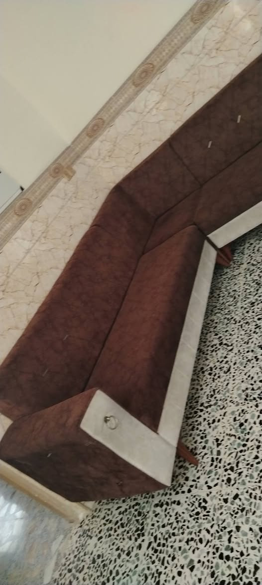 ديوان للبيع ١٠ مقاعد مستعمل نظيف كلش السعر ٣٠٠ للأستفسار الاتصال على الرقم ***********
