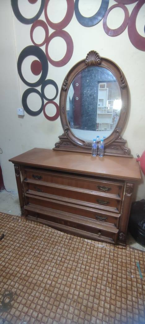 غرفه نوم للبيع العنوان البصره موفقيه الرقم***********
