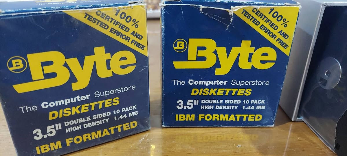 فلوبي ديسك حجم 3.5 وجهين العدد ٥٩ بحالة ممتازة يحتوي على مجموعة برامج وقسم منها جديد غير مستعمل 
للمزيد من المعلومات يرجى المراسلة على الخاص او الكتابة في التعليقات 
يتوفر التوصيل لجميع المحافظات بغداد ب٤ والمحافظات ب٦


**إذا كنت صاحب هذا الإعلان وتريد حذفه لأي سبب، رجاءا أرسل رسالة إلى الدعم الفني**