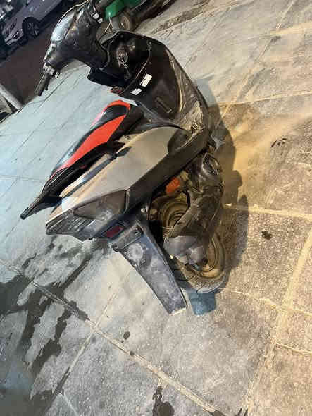 دراجه ماكس عدله للبيع كامله مكينته تخبل شلعه معدل ترايك للبصره دراجه نقصها بس استان تعليك الباقي كله شغال سعره 550وبيه مجال حك الجيه مكاني البياع
***********
