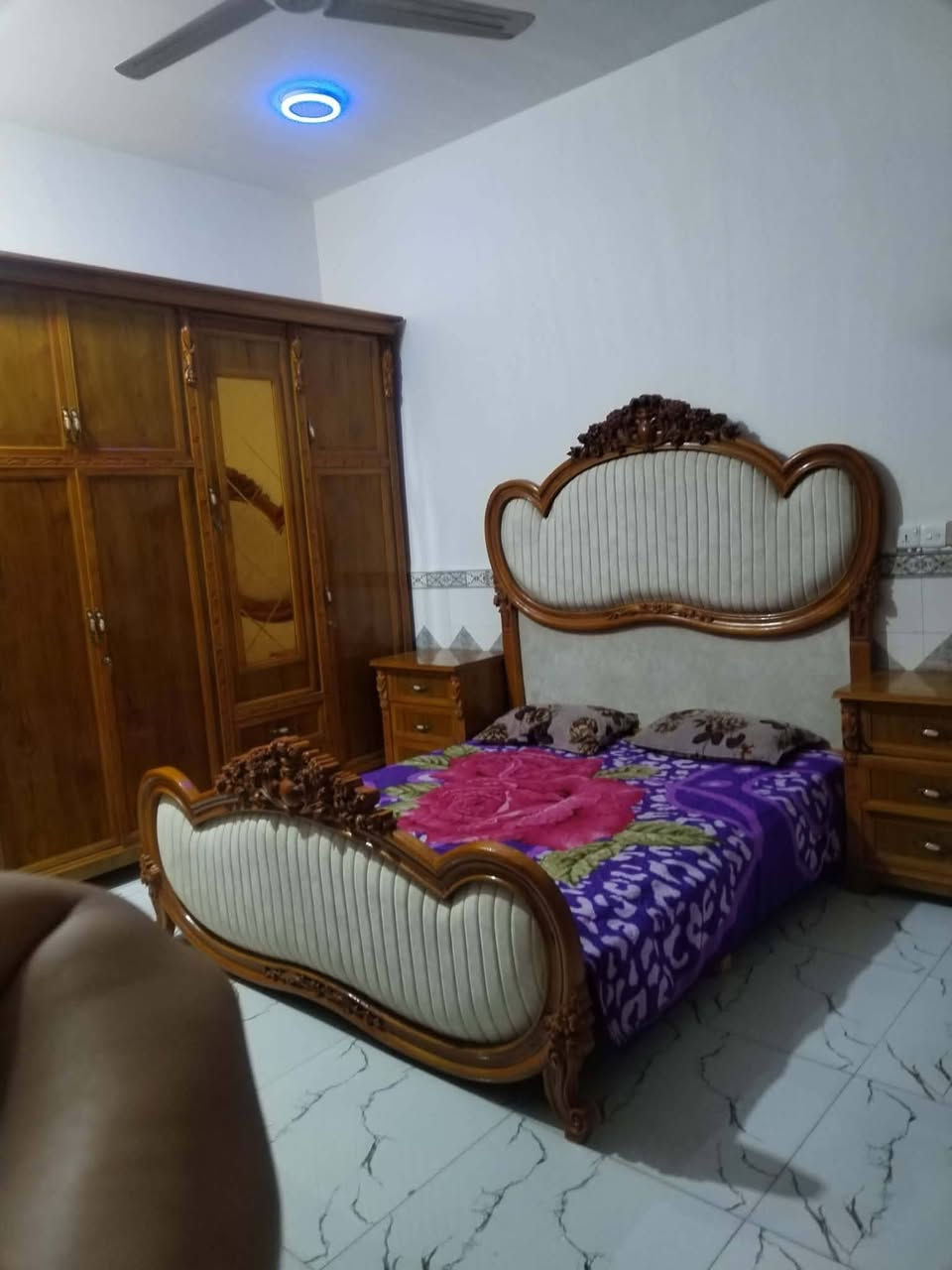 (عقار للبيع )
مشتمل طابو زراعي مساحتة ١٥٠م خلف القيروان حي الزهراء قريب من الخدمات اساس صب بناء بلوك وسكف صب يحتوي ع غرفة نوم وصالة واستقبال ومطبخ 
معاملة تطويب كاملة ،،،
للأستفسار *********** /***********
آو مراجعة مكتب أمتار للعقار
