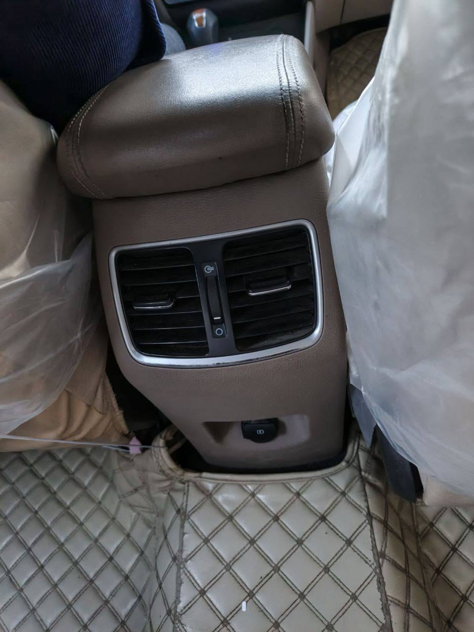 سلاك عليكم سيارة توسان وارد خليجي شركة الكاصد هاند بريك بالرجل موديل 2019 بيها مكانين بارد مثل ما موضح بالسونار السيارة بانوراما ماشيه 120 مكاني بغداد حي الجهاد للتواصل ***********
