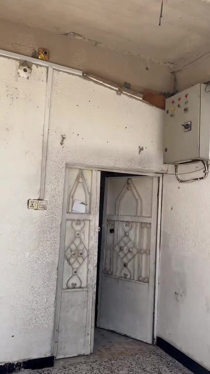 بيت معروض الايجار الزبير ريسز شارع ابو ناجي 
***********

