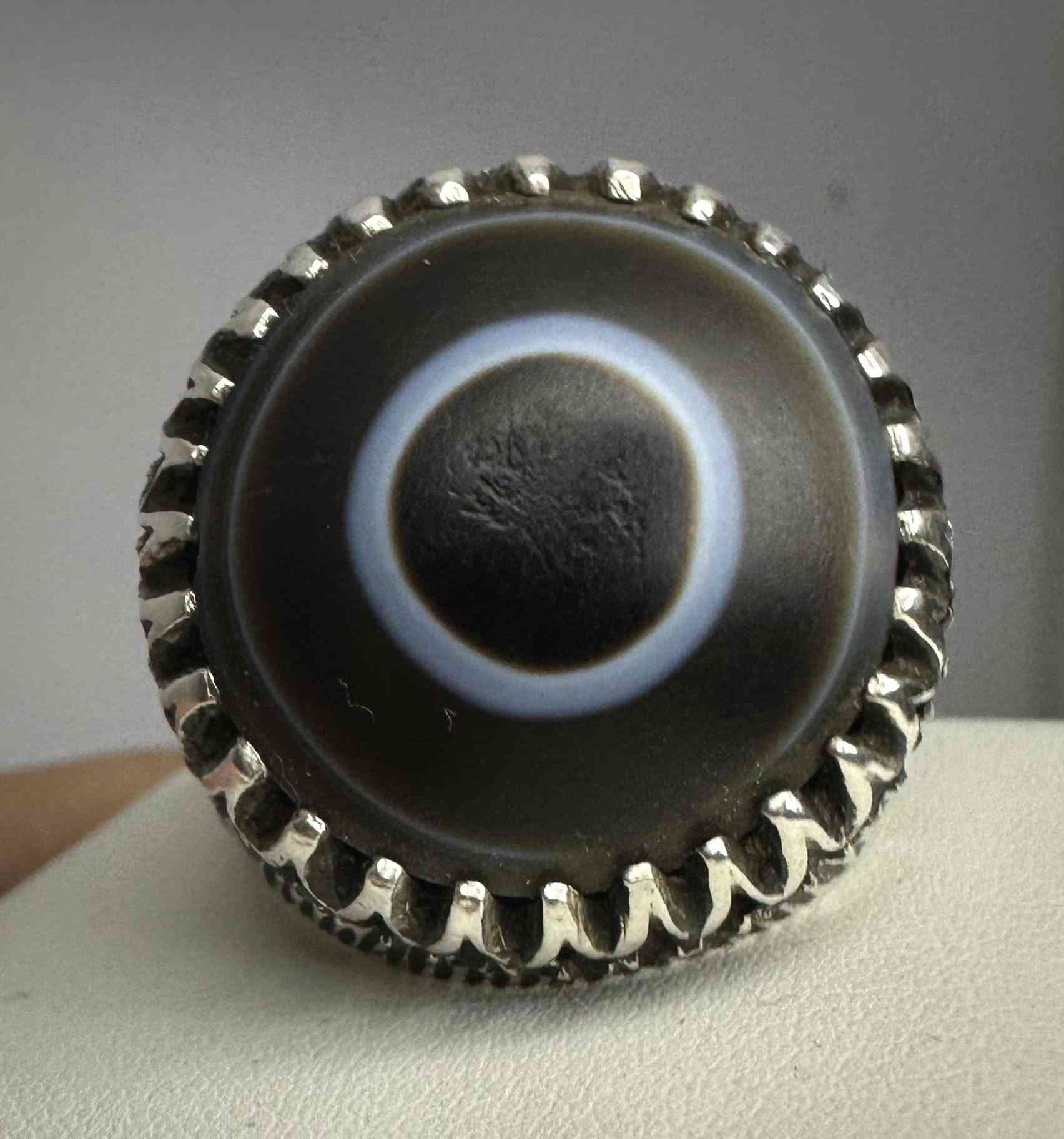 جزعه بقريه قديمه ومشكولة حجرة اصليه ذمه طبيعيه ربانيه صياغه المبدع وليد خالد صياغه يدويه فضه عراقيه جدا ثقيله سعر والاستفسار خاص يتوفر توصيل


**إذا كنت صاحب هذا الإعلان وتريد حذفه لأي سبب، رجاءا أرسل رسالة إلى الدعم الفني**