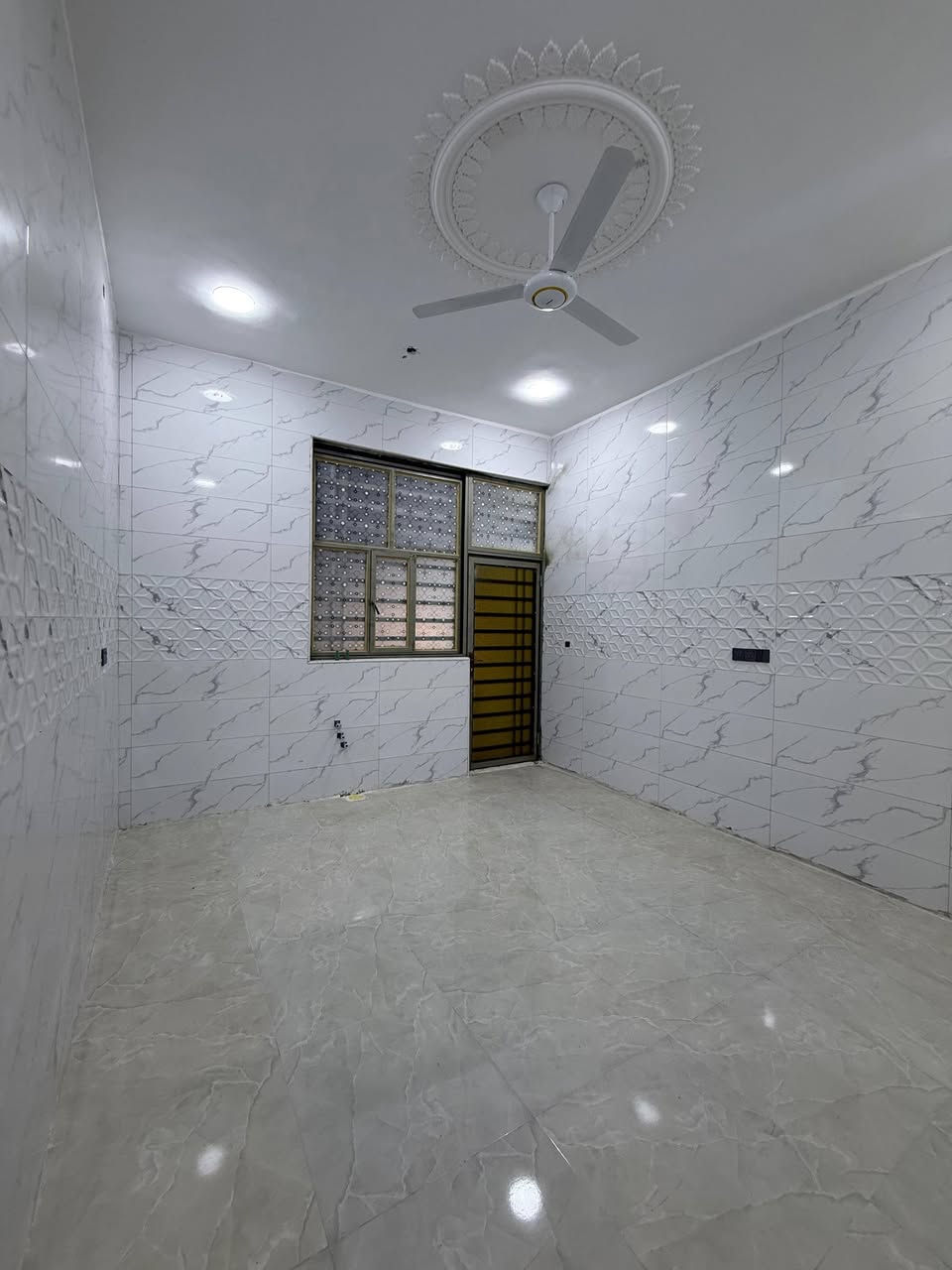 أسعد ألله أوقاتكم بكل خير 🌹
اللاستفسار ***********
توفر دار سكن للبيع 🔸
بناء حديث 2026
شقل درجه أولى 
بيت تحفه ماشاألله 💫

المساحه 200 م
على شارع 10متر
جميع الخدمات متوفره
مدارس + ماء + كهرباء + مجاري

محتويات الدار ⬇️

كراج + حديقه
ديوان + صاله ضيوف
موزع + غرف نوم عدد 2
مطبخ + صحيات داخلي خارجي

نوع العقار : طابو ملك صرف زراعي عراقي سند 25

العنوان ألبصره محيله موقع راقي يبعد عن شارع سايدين 400 متر 

سعر البيت 115 مليون وبي مجال 

اللاستفسار ***********
