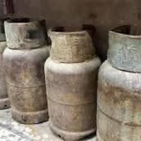 قنينه غاز اوصله الك لل بيت ب ٨ الف لحد يكول ماكو يسوي ازمه 07713109216