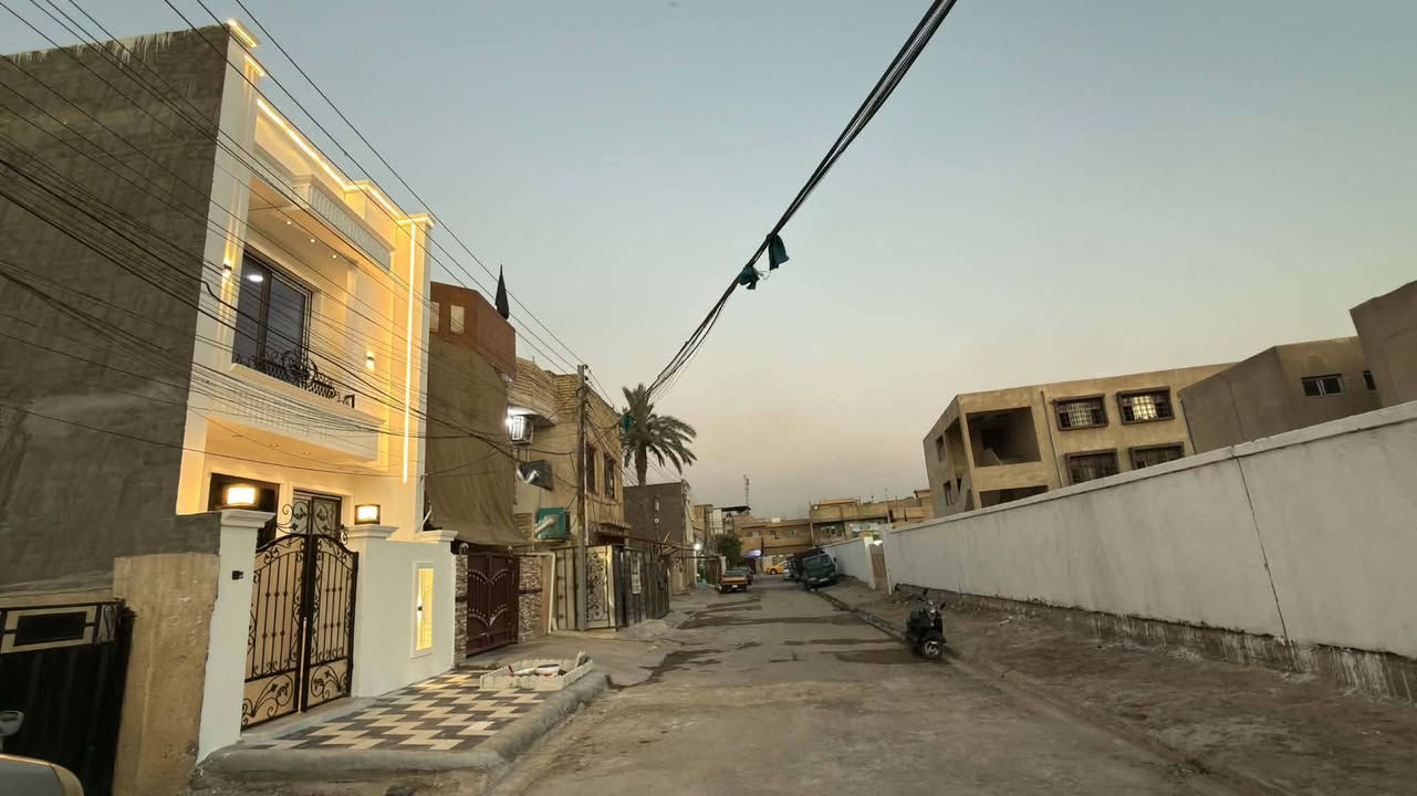 دار للبيع 100 متر 🏠
حي الجهاد مربع الامانه تسليم مفتاح 🔑 

شغل فول درحه اولى

📍مقابيل البيت سياج مدرسه عله طول الشارع 

         🫵🫵مواصفات الدار 👇👇

ارضيه بورسلين 80 في 89 نانو بولش 

ديكورات صقوف صاله ومطبخ وغرفه نوم 🛌 

نضام درج بيانو 🎹 أناره 

محجر الدرج زجاج مسكرت 10 ملم 

باب قاصه بلازمه 

نضام حاكيه شاشه صوره وصوت 

جداران مطبخ وحمامات بورسلين هندي تصفير 

مدخلين ثلاث نوم 🛌 

اثنين حمام 🛁 صاله مطبخ 

***********
