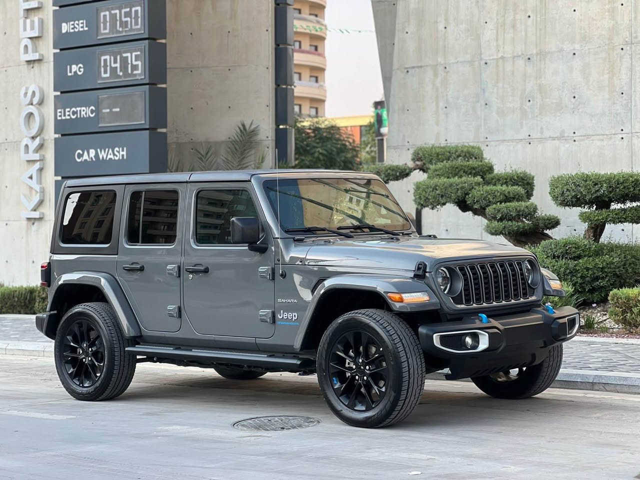 Jeep wrangler SAHARA 2023🔋

جێپ رانگلەر سەحارا مۆدیڵ ٢٠٢٣ ڕەنگ چیمەنتۆی ✅✅
وشن جلد ،ڕاداری لاکان و ناوچەی کوێر،تحدید سرعە 
بەصمە درگا بصمە،شاشە گەورە کامێرە،
هایبرێد ،کارەبای ،بەنزین،لایت لید و عەدەسە دەبڵ ئەکسل
ئەزیزان سەیارەکە بێ بۆیاخە بێ ناوگرتن 
١ پارچەی گۆڕاوە بە بیلاد،
٣مانگ کاتی لەگەڵە گێڕ و مەکینەو ئەکسلی بەشەرت 
سیعری:٢٩٠$ مەجالی تێدایە
*********** السليمانية, العراق
