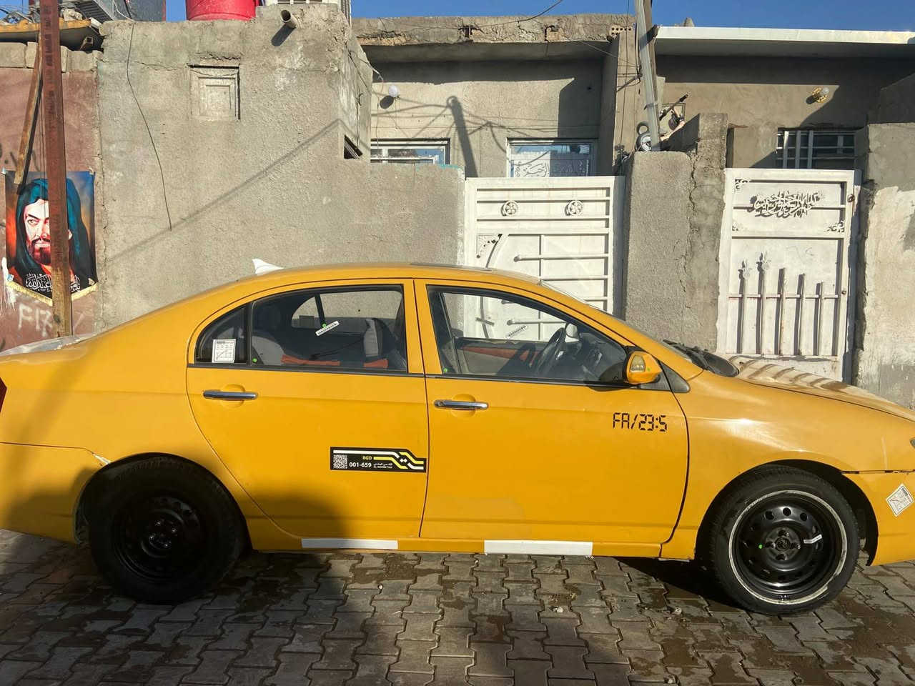السياره بدون ضربه والسياره رقم بغداد انكليزي  بااسمي  مصفره هيئة وغرامه
محرك كورلا مال حاويه وكير عادي
سياره نصبتها احلى من الصور
تبريد شغال ❄
تخم تاير خط ابيض 🚕

*********** 
رقم بغداد مكاني بغداد حي البساتين 
السعر38 وبيها مجال

