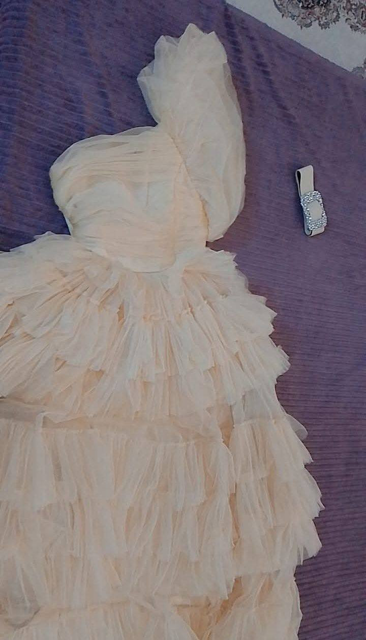 السلام عليكم بنات عندي هذا فستان للبيع نظيف جدا ملبوس مره وحده فقط يلبس قياس 38 الى 44 السعر 25


**إذا كنت صاحب هذا الإعلان وتريد حذفه لأي سبب، رجاءا أرسل رسالة إلى الدعم الفني**