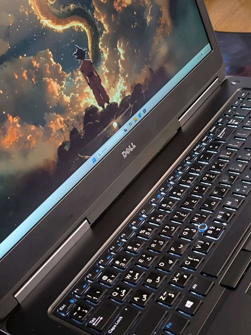 لابتوب Dell Precision 7720
يشغّل: رندرة ومشاريع 3D، برامج هندسية (AutoCAD, Revit, SolidWorks)، مونتاج فيديو احترافي، محاكاة وتحليل، وبرمجة بيئات عمل ثقيلة.

المواصفات:

المعالج: Intel Xeon E3-1545M V5 — الجيل السادس (8 CPUs)

الرام: 8 GB DDR4 (قابل للتطوير حتى 128 GB)

التخزين: 256 GB SSD (به 3 سلوتات للتوسعة: سلوتين M.2 + سلوت 2.5) — قابل للتطوير

كرت الشاشة الداخلي: Intel Iris Pro P580 — 8 GB مشاركة

كرت الشاشة الخارجي: NVIDIA Quadro  — 4 GB (مخصص للعمل الاحترافي)

الشاشة: 17.3″ FHD (1920×1080)

الملحقات والمرفقات:

Windows 11 Pro مثبت + Office مثبت

شاحن أصلي Dell

حقيبة حجم 17.3 (لون أسود)

ماوس + ماوس باد

تغليف احترافي (بابلز + كرتون للحماية التامة)

الضمان والخدمات:

فحص عند الاستلام مع المندوب

ضمان 7 أيام بعد الاستلام

نفحص ونرتب الجهاز قبل الإرسال، وتنصيب البرامج حسب الاتفاق

السعر: 360,000 دينار عراقي 

التوصيل: التوصيل متوفر إلى جميع محافظات العراق

للطلب أو الاستفسار (واتساب متوفر):
*********** – ***********
