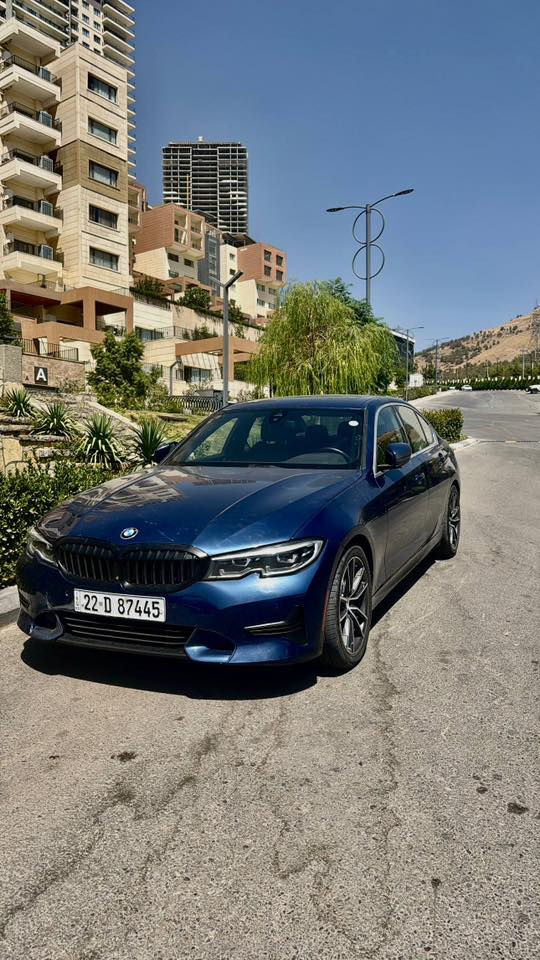 Bmw 330i 2021لون ازرك نظيفة ولا شخطه فقط حادث امريكا بسيط ومعدله محرك 4سلندر تون بور تيربو للاستفسار ***********
