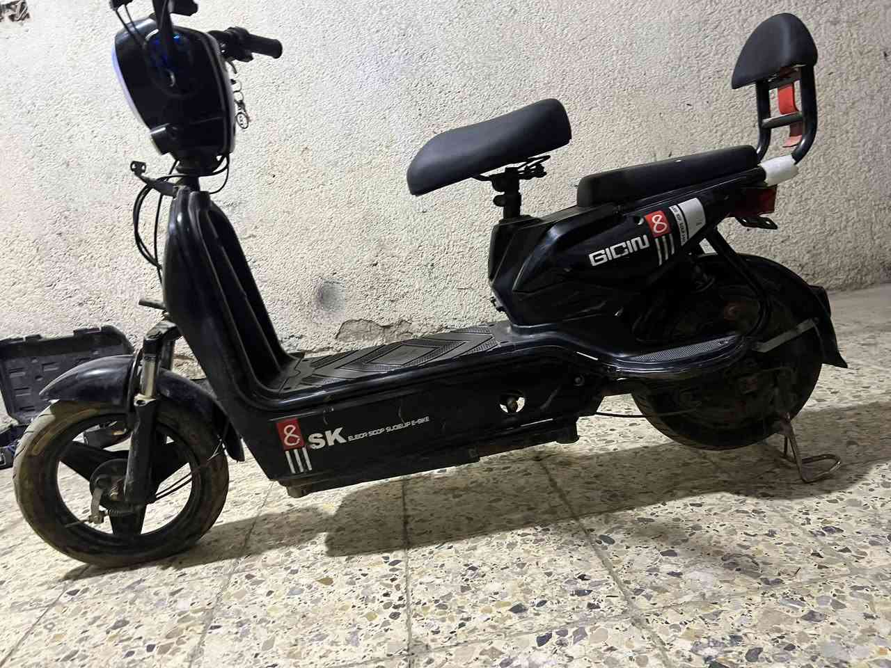 دراجه مديل 24حجم 14 سعردراجه 200بيها مجال لطيبين رقم *********** تواصل واتساب غير متواجد على فيس مكاني بغداد بياع شارع قطر ندى مقابيل رفيده
