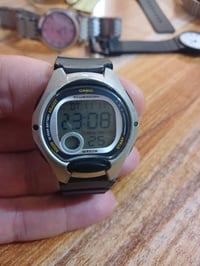 بطارية ١٠ سنين • مقاومة ماء ٥٠م • إضاءة LED