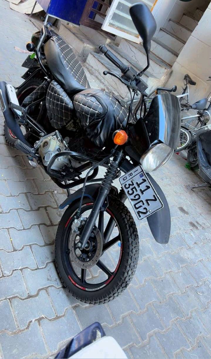 سلام عليكم دراجه بوكسر موديل 23نازله 24دراجه اضافه فول تي نقص مابيها مكينه خير من الله استعمالها قليل كلش بس اروح بيها للدوام وارجع مرقم سنويه رقم انكليزي تحويل ثاني يوم دراجه عارضها 3ملاين وبيها مجال حگ جيه وبيكم خير تدللون مكاني بغداد الشعله