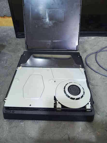 سلام عليكم بلي فور سلم مهكر نظام 11.00 لوك ستيكر ما مفتوح ويا 2 جوستك + هارد العاب + قاعدة مبرد وشحن نفس الوقت + يوبي اس 850V جديد ويا 20 لعبة من ضمن هذني الألعاب 
سبايدرمان العربية 
جي تي اي 
كول اوف ديوتي 
بيس 21
فيفا 26 
ردد 
كوابيس الصغار 
السعر 380 وبي مجال الاتصال على هاذا الرقم *********** العنوان كربلاء فلكة سيد الأسعار
