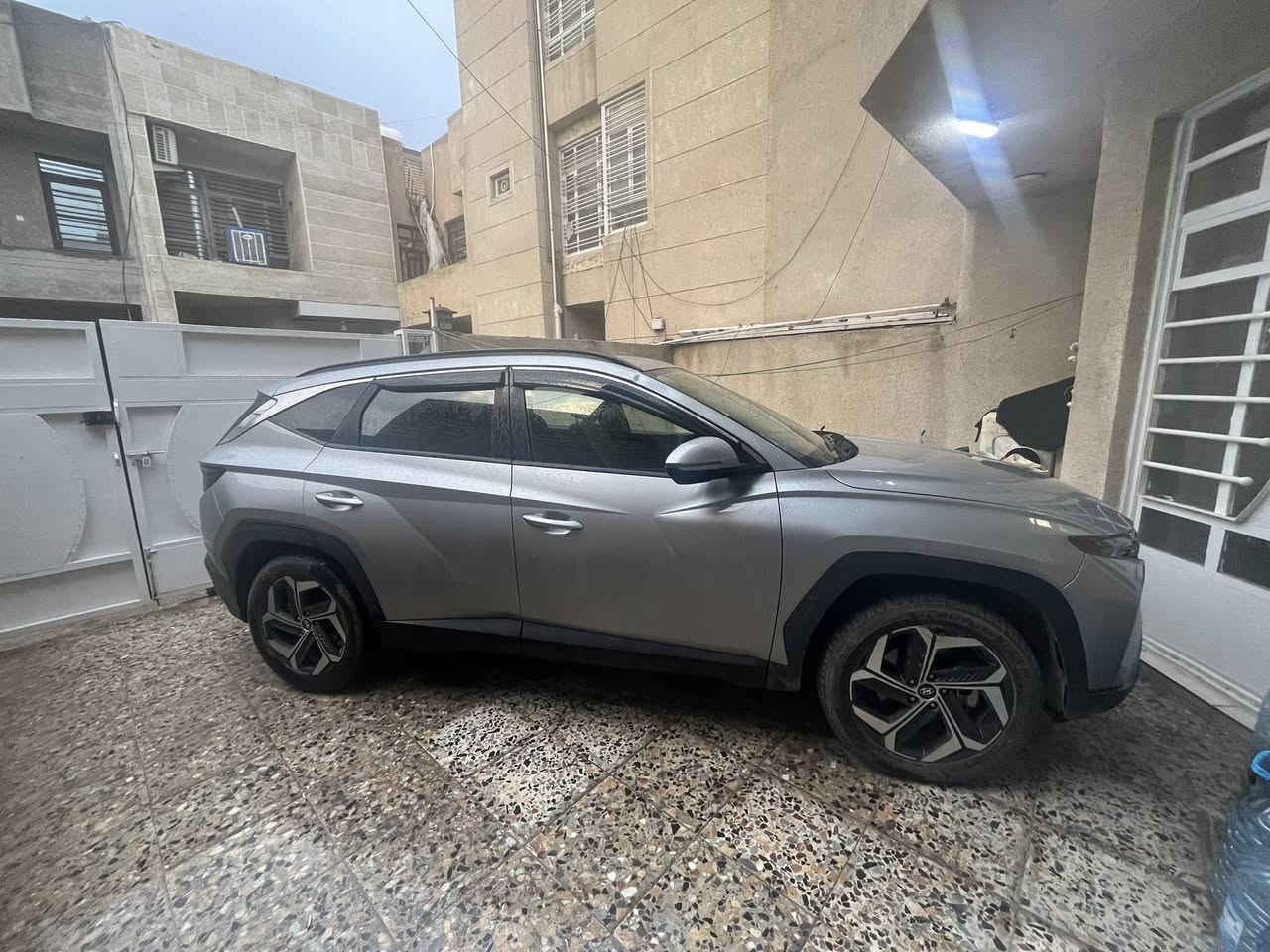 السلام عليكم
هيونداي توسان 2024 شبه زيرو سياره مرقم بغداد 
ماشيه 16 الف 
فول مواصفات
داخل جلد 
كراسي تدفئه
فتحه سقف 
بصمه 
شاشه ابل كار بلي + اندرويد اوتو 
عداد دجتل 
ويل 19 
فور ويل 
فول الفول سياره 
4 قطع صبغ سياره بيها سونار راسلني ادزهن الك 
*********** 
السعر  182 وبيها مجال
