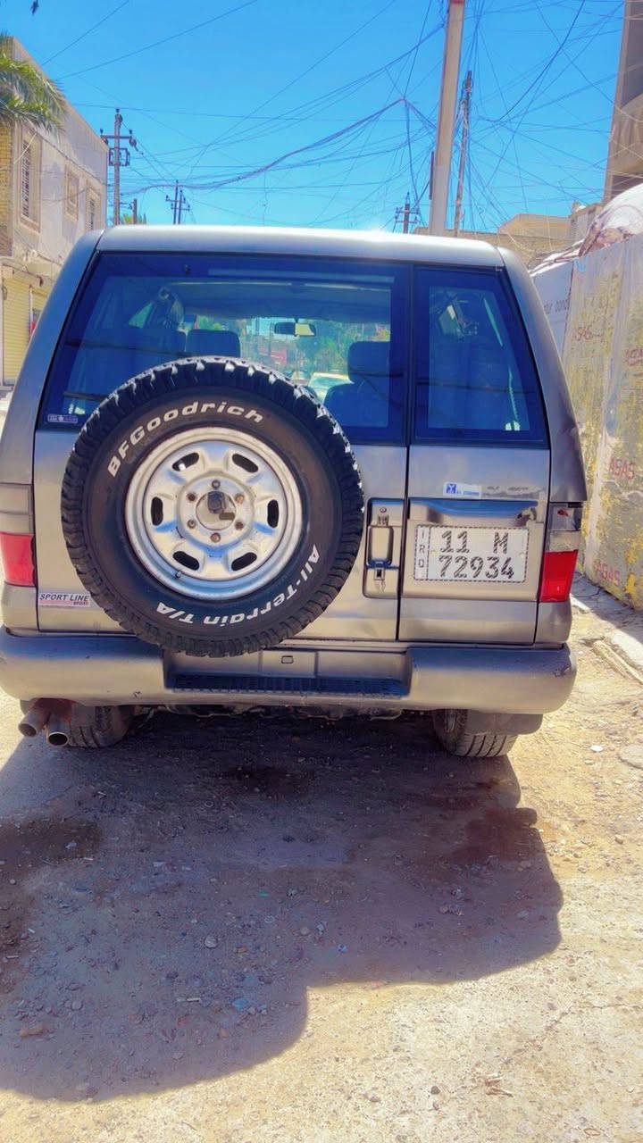 السلام عليكم سياره ازوزه تروبل 2003 4x4 بسمي سنويه جديد سياره كلهه بلاد فقط بنيد مبدل اثر رصعات كير جديد بيهه مممشتغل هسه شاده عادي وكيرهه الاوتوماتيكي موجود والفور ويل موجود فاتحه شغال  جام كهربائ رقم بغداد مشروع وطني ومكينه حاويه سياره كله عل بلاد *********** مكان بغداد المنصور السعر 55
