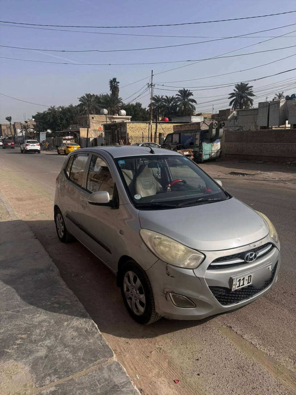 السلام عليكم ورحمه الله وبركاته
هيونداي i10 موديل2015 سيارة نظيفة بيها كم بارد بسيطات موضحات بالصور المرفقة بأسمنه رقم بغداد دولي ماشية 72 الف كم  تبريد تدفأة مكينة كير السيارة نظيفة و بناتية حلوة و خير من الله 
وياها قاعدة فيول بمب احتياط و مسجلها الاصلي هم . 
سعرها 92 ورقة بيها مجال بسيط جدا حك الجيه و بدون احراج . مكانها الأمين الثانية/ المعلمين 
***********
