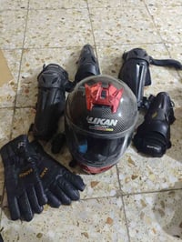 خوذه وكسارات وكفوف ودسكات كلهن ب125 مكاني بغداد العامريه (07819944700)