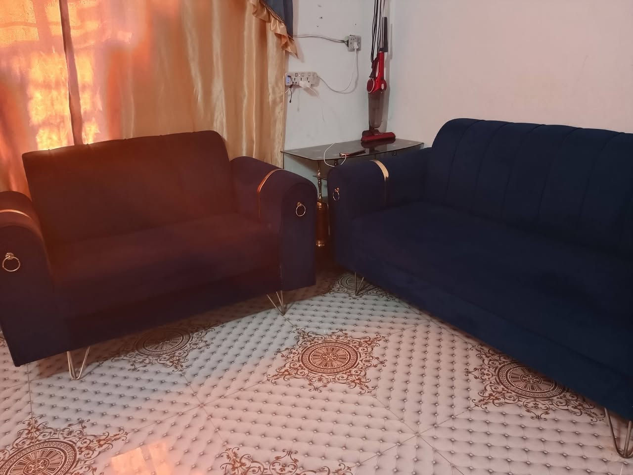سلام عليكم عندي تخم و نص قنفات ياخذ 15 نفر مستخدم قليل نضيف للبيع سعرة 350 الف وبيه مجال ال شراي يتصل على هذه الرقم ***********
