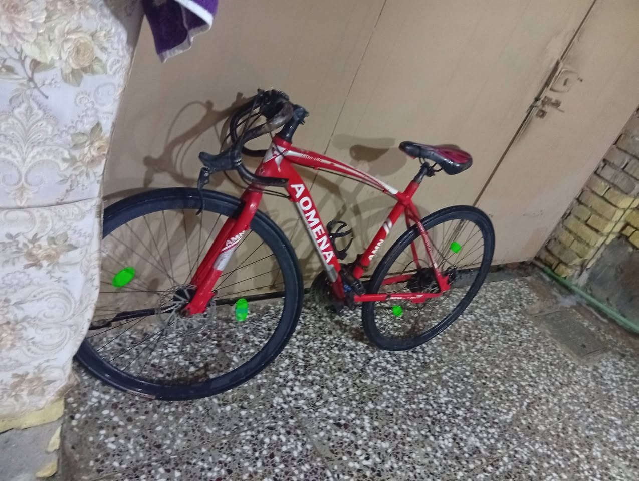 بايسكل سباق من ماركت AOMENA عوزه ترتيبات مثل صجم إلى الستيرن مال بايسكل و بريكات (بي زلوغ بسيطه)
نضافه 80/💯 السعر 100و بي مجال العنوان ميسان حي الشهداء للستفسار الاتصال على الرقم ***********
