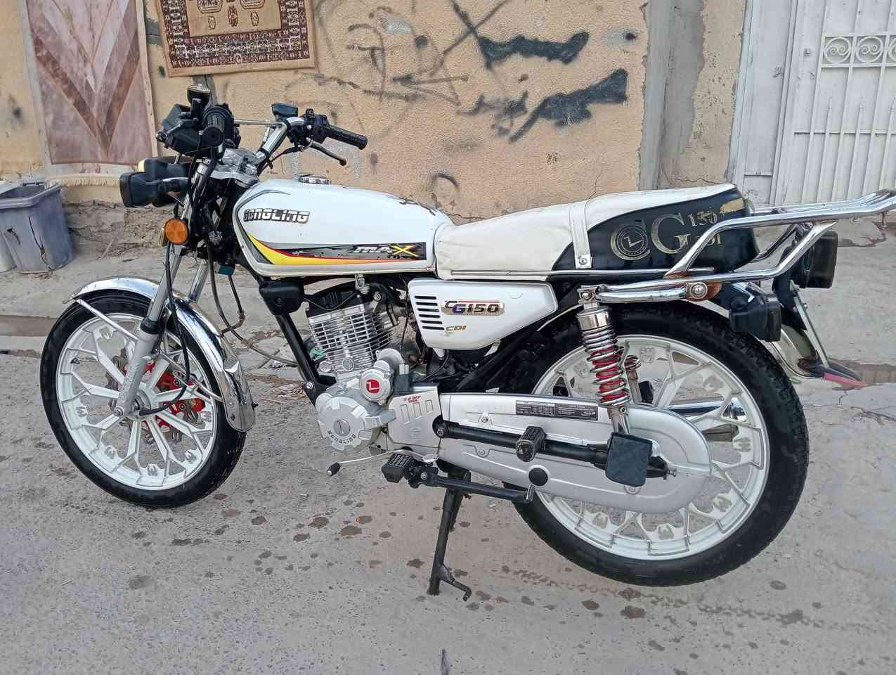 سلام عليكم دراجه للبيع المديل 2024 مكينه مكفوله 5كير كله شغاله بس الدشبول طافي المكان بغداد السعر 600وبيه مجال حك الجيه الرقم ***********

