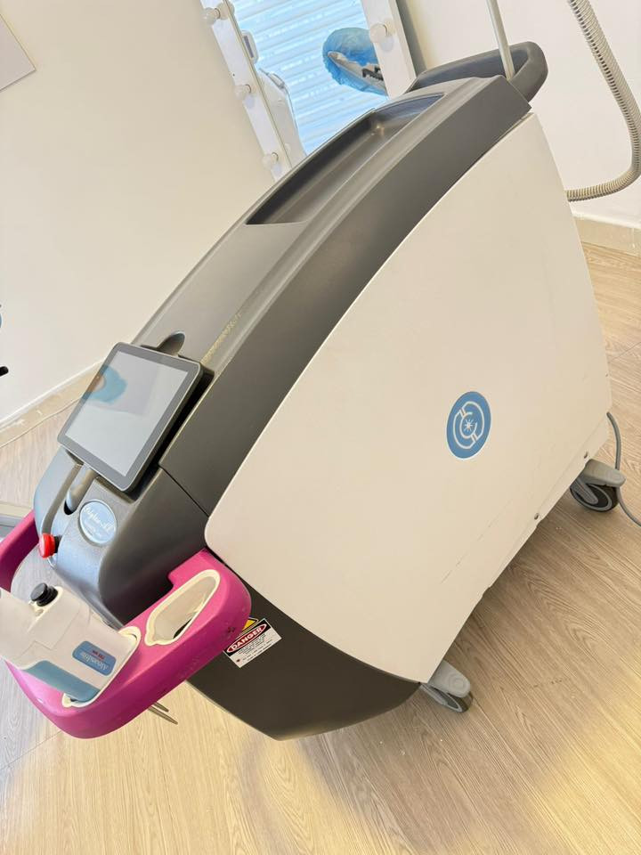 للبيع جهاز البولي ليزر الأمريكي الثلجي – ألكسندرايت 755nm من شركة Candela Medical

— جهاز البولي ليزر الأمريكي الثلجي (Alexandrite 755nm)اصلي

جهاز احترافي لإزالة الشعر بالليزر بنتائج سريعة وواضحة من أول جلسة، يعتمد تقنية الألكسندرايت القوية مع نظام تبريد ثلجي يمنح راحة للمراجعين ويقلل الألم.

🔹 إزالة شعر فعّالة وسريعة
🔹 مناسب لجميع انواع البشره والشعر يعمل على الشعر الناعم والسميك لا يسبب الم ولا يسبب حروق أمن جداً بفضل تقنية التبريد القوية
🔹 تبريد قوي يقلل الاحمرار والألم
🔹 سبوت كبير يختصر وقت الجلسة
🔹 أداء ثابت وعمر تشغيل طويل

🔹 عدد الضربات الكلي مليون ضربة — المستخدم فقط 300 ألف (يعني بحالة شبه جديدة

للاستفسار عن السعر وباقي تفاصيل 
***********
