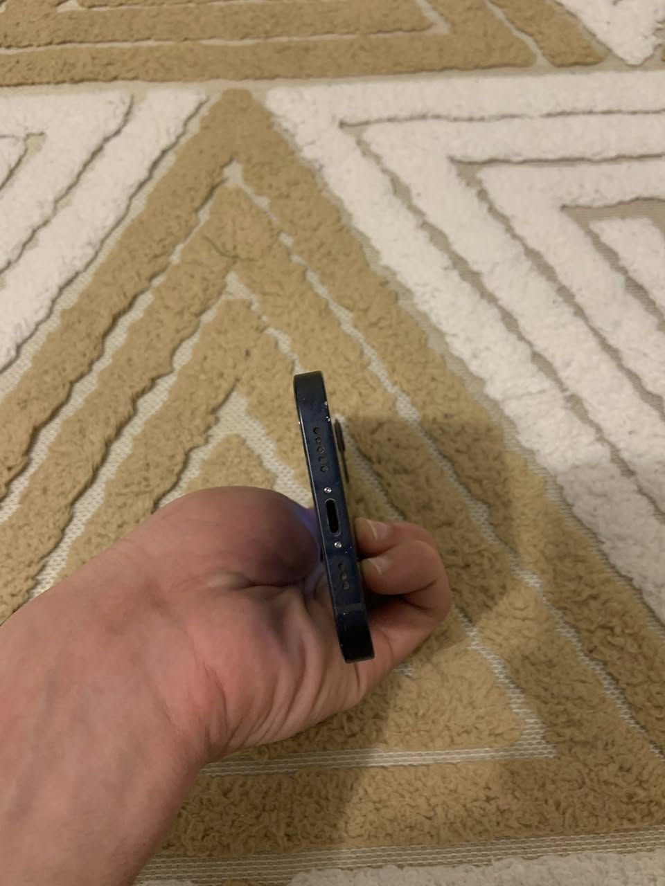 السلام عليكم اخوان 🤝

ايفون 12عادي للبيع📱

ذاكره 128gb💽

بطاريه 75‎%‎🔋

لون نيلي ⚫️

الجهاز زلغ مابي كلش نضيف كامرات الجهاز تشك شك كلش قويه و تصوير عالمي ✅

الجهاز مستبدل شاشه تفصيخ من جهاز ثاني و تاخذ الجهاز تفحصه وين متريد اذا مو اصليه مال جهاز فلوسك ترجع كامله اني بيدي فتحتهة من جهاز وتر بروف و شديتهة و الشاشه القديمه موجوده انطيهة ويا الجهاز شغاله طبيعي بي بيهة خط بالصفحه  و الجهاز بطاريه بلاديه غير مستبدله ✅

المشكله الوحيده الي بالجهاز مرات البصمه مال وجه تعلك بس هيه تشتغل طبيعي هاي كتبتهة عن الحلال و الحرم✅

سعر الجهاز 280💸💸

مكاني بغداد الدوره📍
للستفسار اكثر تفضلو خاص او الاتصال ع الرقم ✅

***********

الرقم بي واتساب ✅

اسف على الأطاله و شكراً🌹🌹
