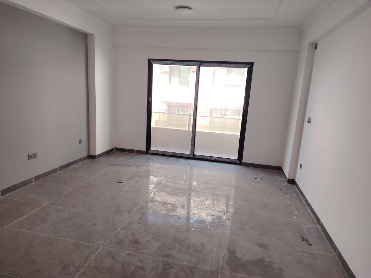 🔥 فرصة ممتازة للإيجار – مجمع الشروق 🔥
يوجد شقة مميزة للإيجار في مجمع الشروق، تتكون من غرفتين وصالة ومطبخ، وتقع في الطابق السابع مع تهوية جيدة وإطلالة مريحة
✅ موقع هادئ ومطلوب داخل المجمع
✅ تنظيم ممتاز وخصوصية عالية
✅ مناسبة للعوائل والموظفين
✅ بناية نظيفة وآمنة
✅ الشقة جاهزة للسكن فورًا
🏢 الطابق: السابع
🛏 التقسيم: غرفتين + صالة + مطبخ+حمام 
💰 الإيجار مناسب جدًا 
📞 للتواصل والمعاينة: ***********
