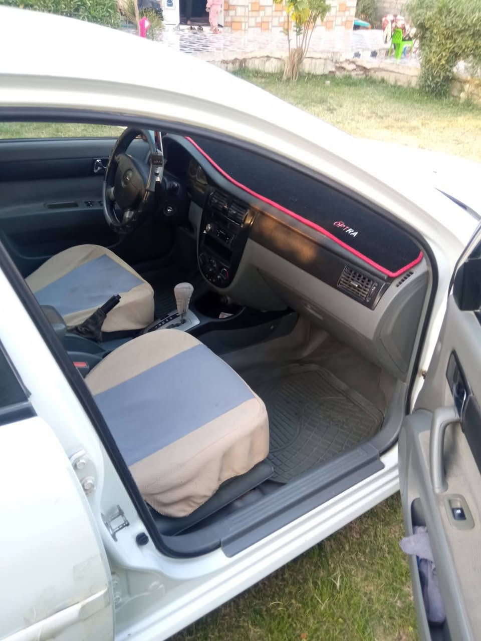 من رخصت مدير الكروب 
سيارة اوبترا موديل 2011 معروضه للبيع بيه قطعتين تبديل قبق جنطه اصلي، السعر 75او بيه مجال، تبريد شغال حداديه مكفوله.
 العنوان حله ابي غراق النخيلة الغربية *********** بي واتساب
