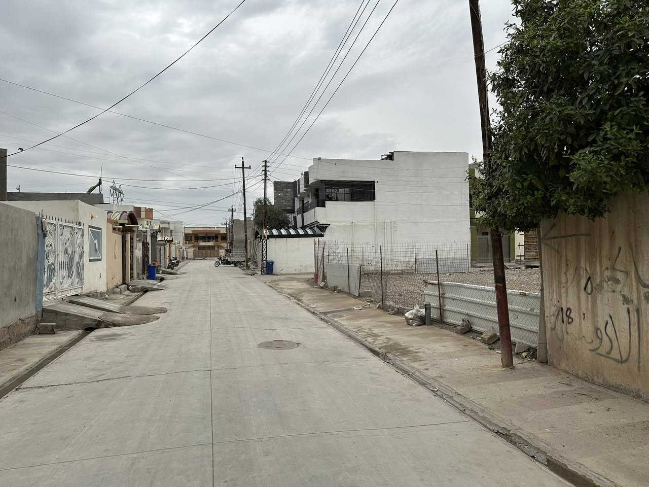 قطعة للبيع طابو ملك صرف 

الموقع / خلف اسواق روكان 

المساحة / 150 متر واجهة 10 عمق 15

للاستفسار اكثر مراجعة مكتب الرحمن للعقار قرب جامع الشهداء مقابل مدرسة صدى العراق الابتدائية 

او الاتصال على الرقم 

***********
