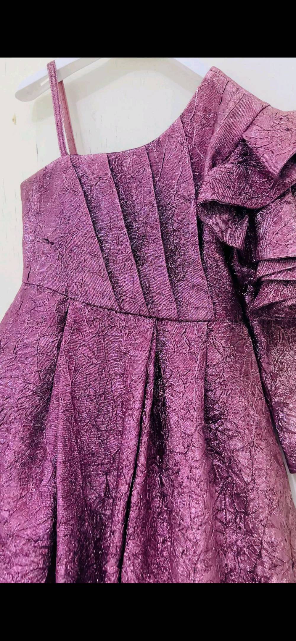 فستان مملبوس بس مرتين
يناسب عمر 8الئ 15 
يلبس وزن 35 وما فوق 
قياسه رقم 10 
سعره السابق 190
السعر الحالي 50

امانه الفستان كولش نضيف كئنما جديد
،للتواصل عل رقم 