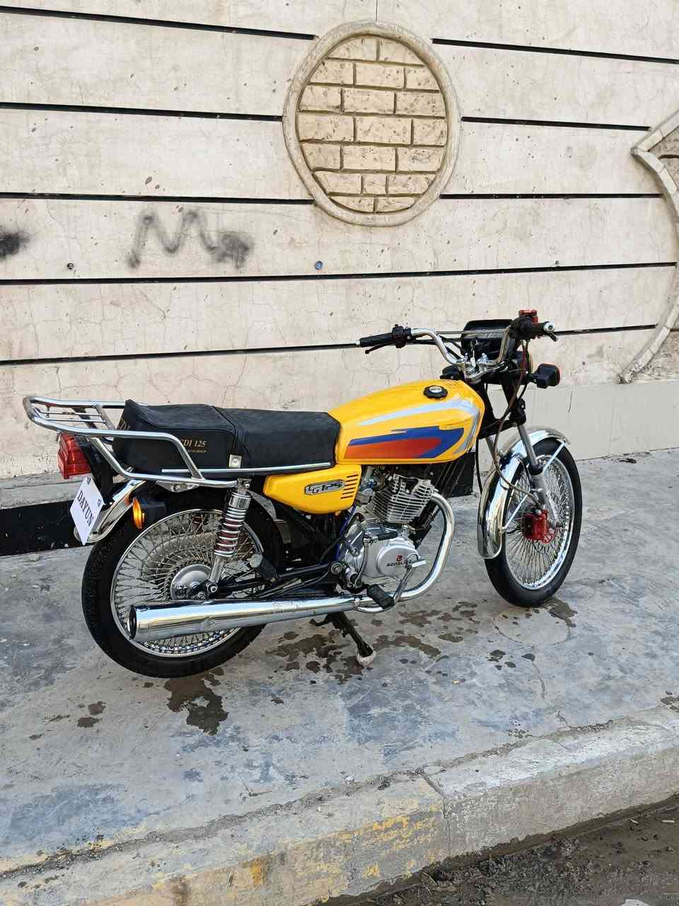 يالله سلام عليكم دراجه 4 كير ايرانيه للبيع موديل 24 أوراق كامله الدراجه مابيها اي نقص كهربائيات كلها شغاله المكينه امبدل بيها فقط بوشه وبستم قبل شهرين لا دخانه ولا تنقيص السعر 500 وبيها مجال بسيط كلش عنوان بغداد حي البتول ***********
