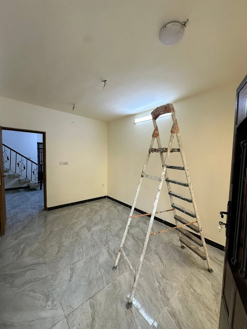 للأيجار في #السيدية 📍
مشتمل مساحه 50 متر جدآ نضيف  🔶

يحتوي مدخلين 2 غرفه نوم وصاله ومطبخ وخدمات عدد 2✔️

الأيجار 800 الف 🔶

الموقع السيدية الضباط📍

______________________________________

للأستفسار اكثر تفضلو بزياره مكتب الطائي للعقار 💎

السيديه شارع المركز عماره شركه السراب للمطابخ ✔️

او الأستفسار ع الارقام ادناه 📞↘️↘️ (متوفر واتساب )📌🔛

***********
