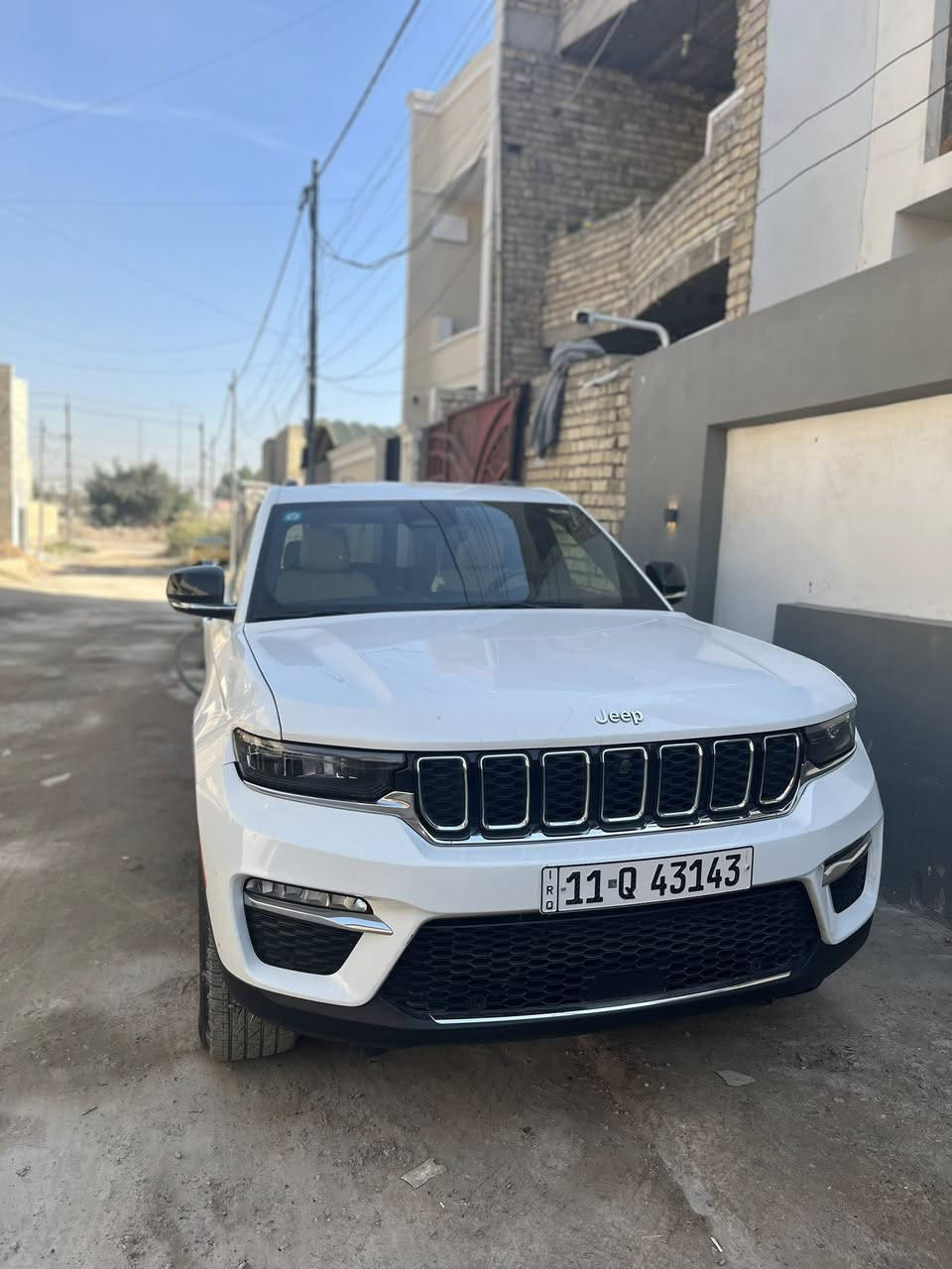 السلام عليكم جيب جراند شيروكي لمتدد موديل2023 وارد امريكي بيها شبرين شاملغ وشبرين بنيد موضحات بالسونار وصور قبل شغل مرفقه بالمنشور ورصعه بالباب الخلف سايق بسيطه جداً سياره فول مواصفات عدا فتحه ماشيه 82 الف كيلو. السعر 358 وبيها مجال للاستفسار ***********
***********
