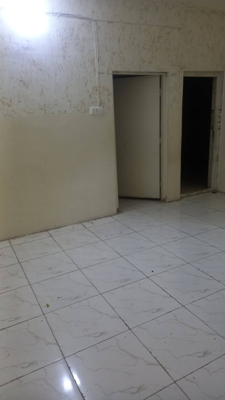 دار ليجار حي السكر مساحة ١٥٠م غرفه نوم استقبال هول كراج خلف جامع ساجدين محدث لتواصل ***********او ***********ابو عبدمالك لعقار
